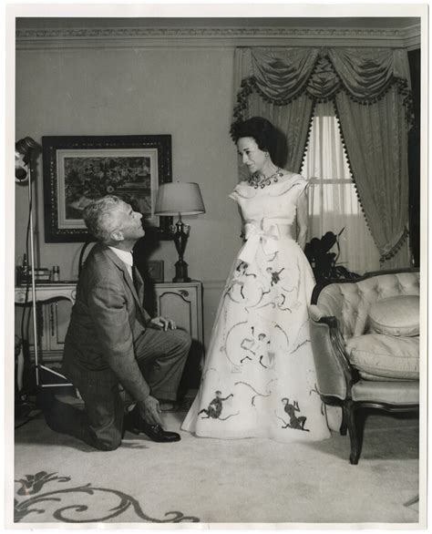 duchesse de windsor habillée en givenchy|Duchess of Windsor in 'Monkey Dress' with the photographer .